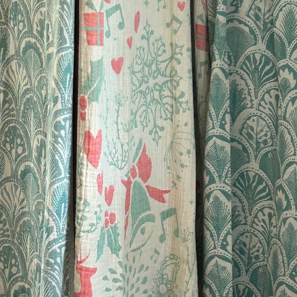 Winters Play Hearts Music & Woodland Reversible Textile Weave #poshhearts #sale